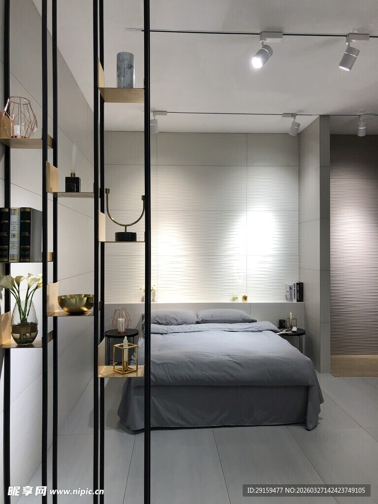 现代简约风卧室玻璃隔断