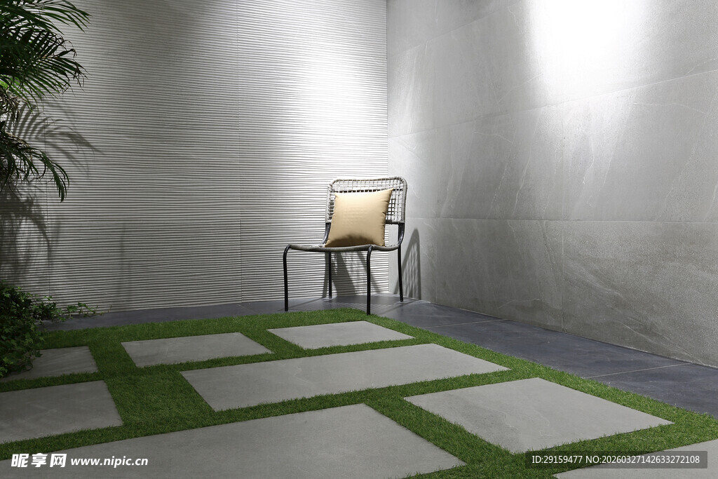 现代简约室内的绿植与座椅