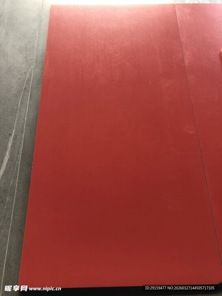 红色平板物件特写