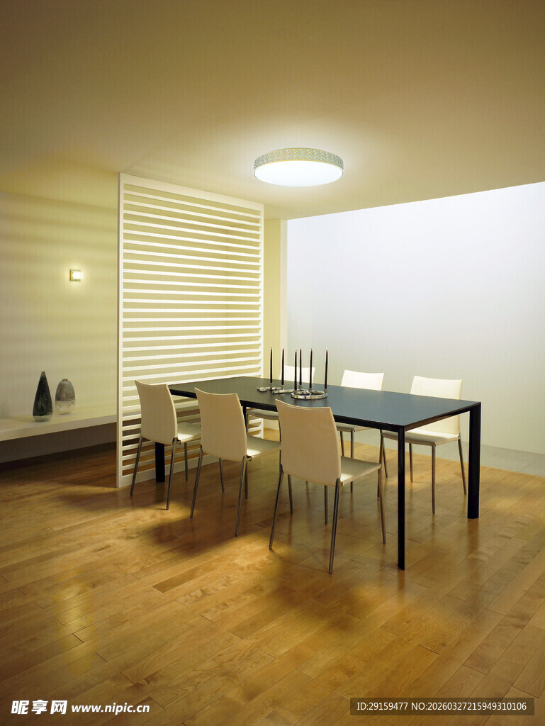 简约现代风格的室内餐厅