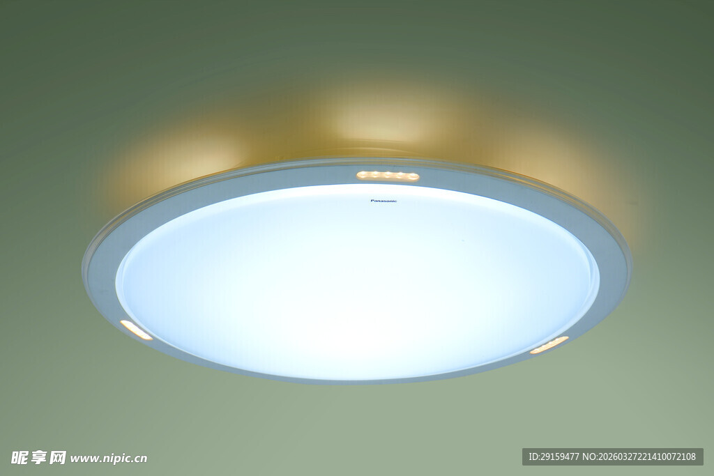 简约圆形吸顶灯