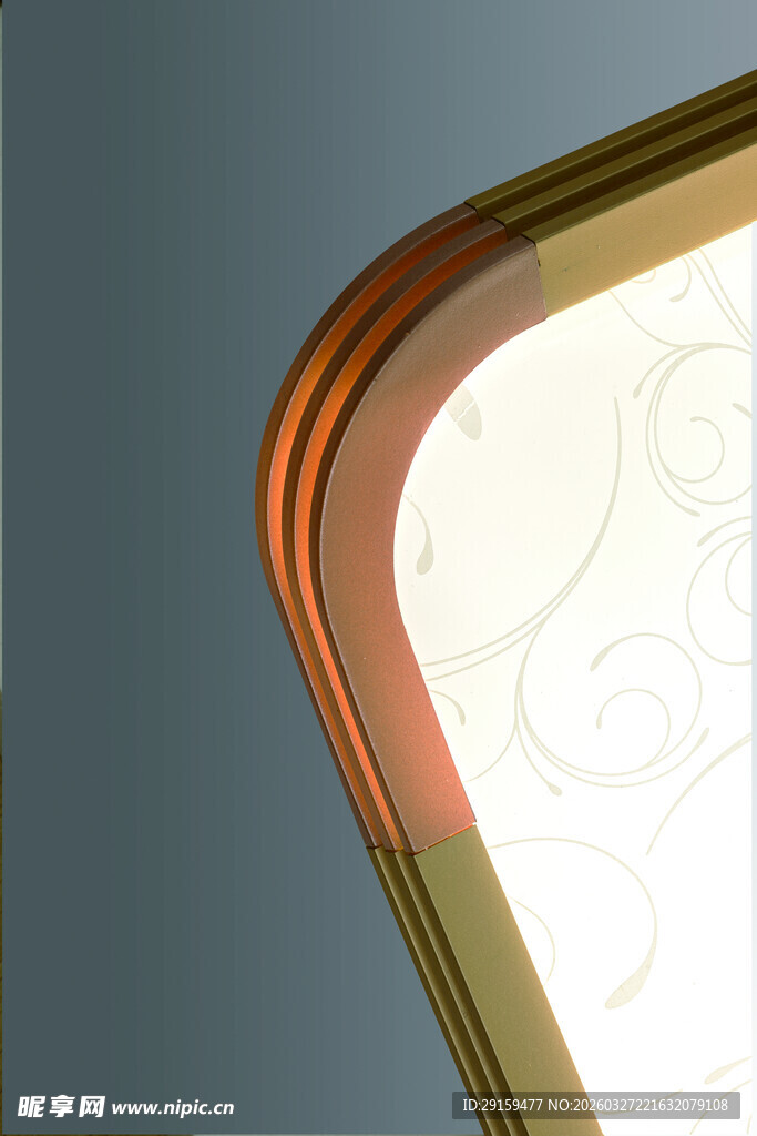 金属边框玻璃制品特写