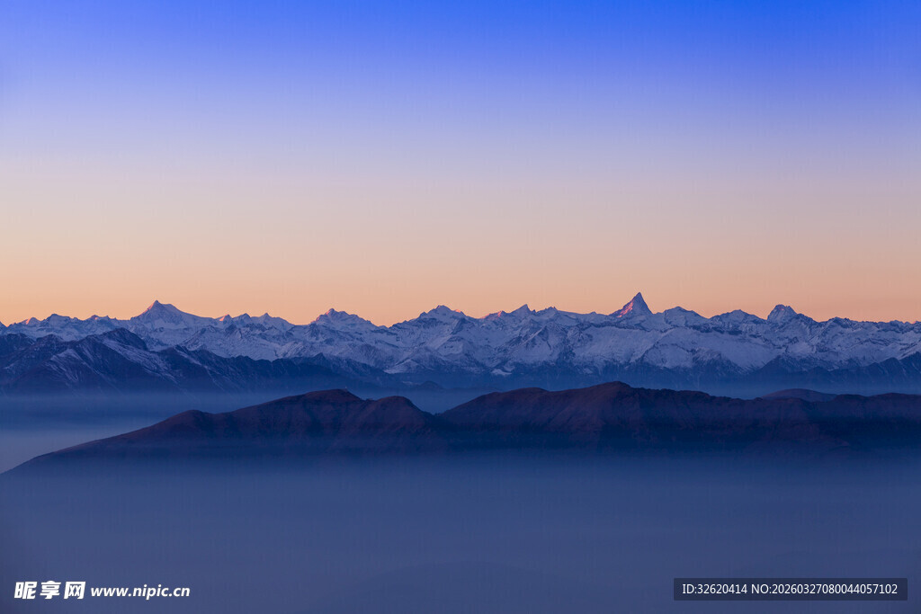壮丽山景日出云海奇观