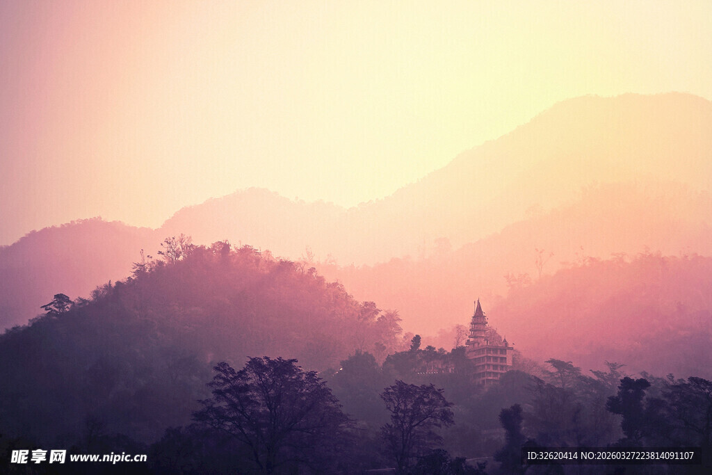 山间日出美景