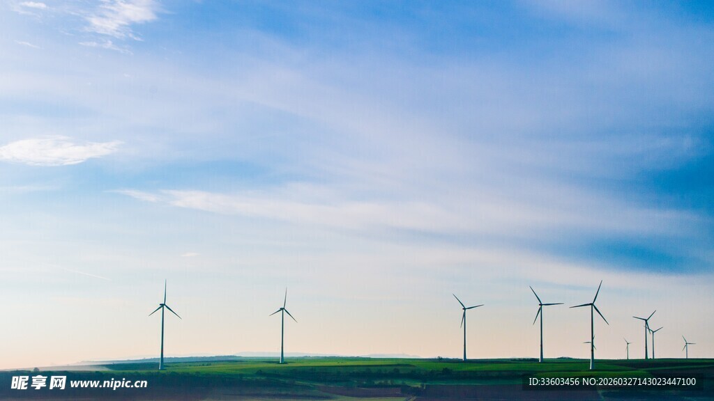 草原上的风力发电机组