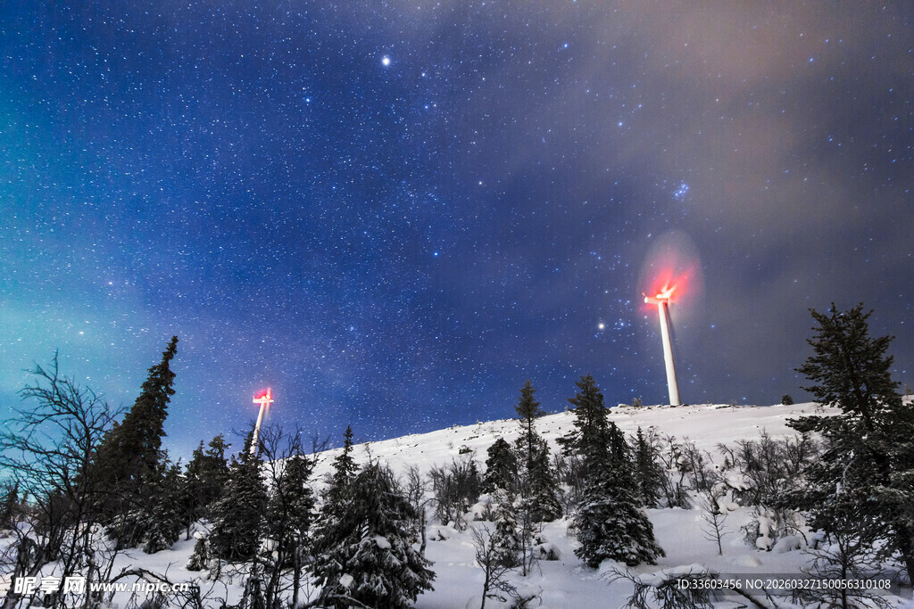 雪夜山林星空美景