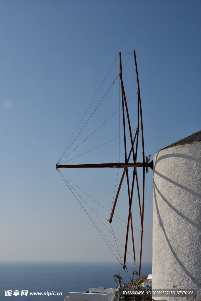 希腊圣托里尼岛的风车