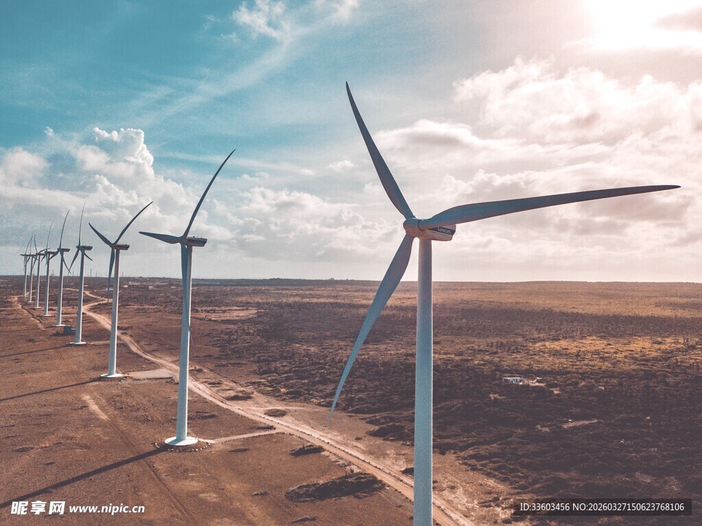 沙漠中的风力发电机组