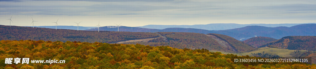 壮丽山峦的广阔风景