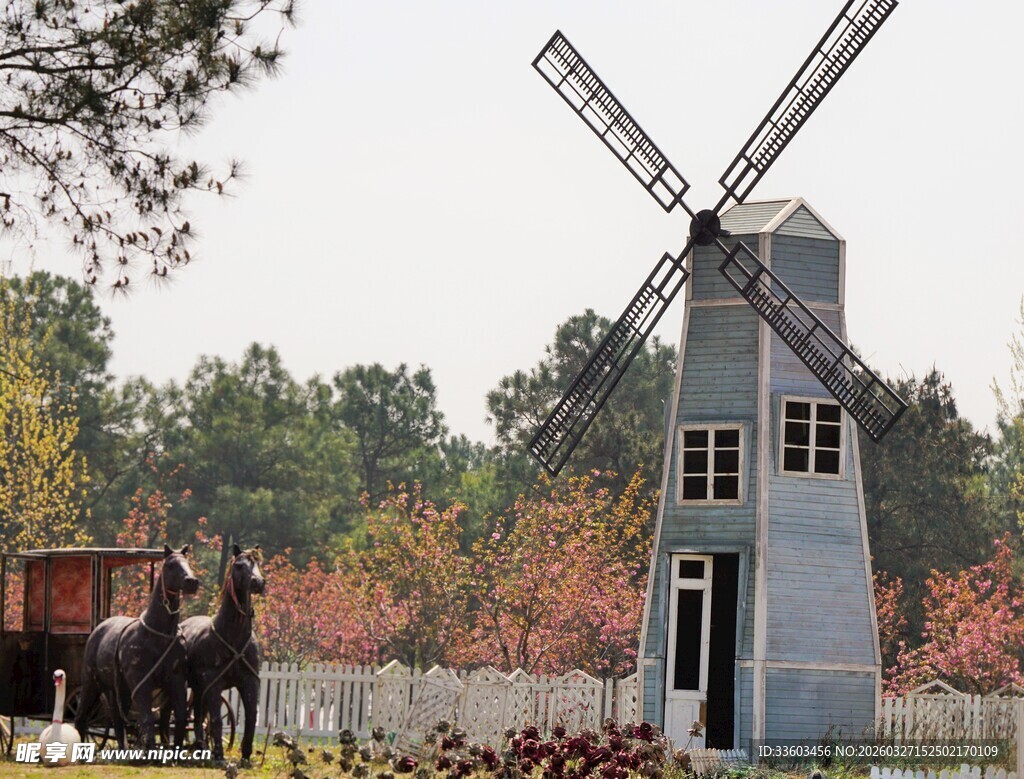 田园中的复古风车景观