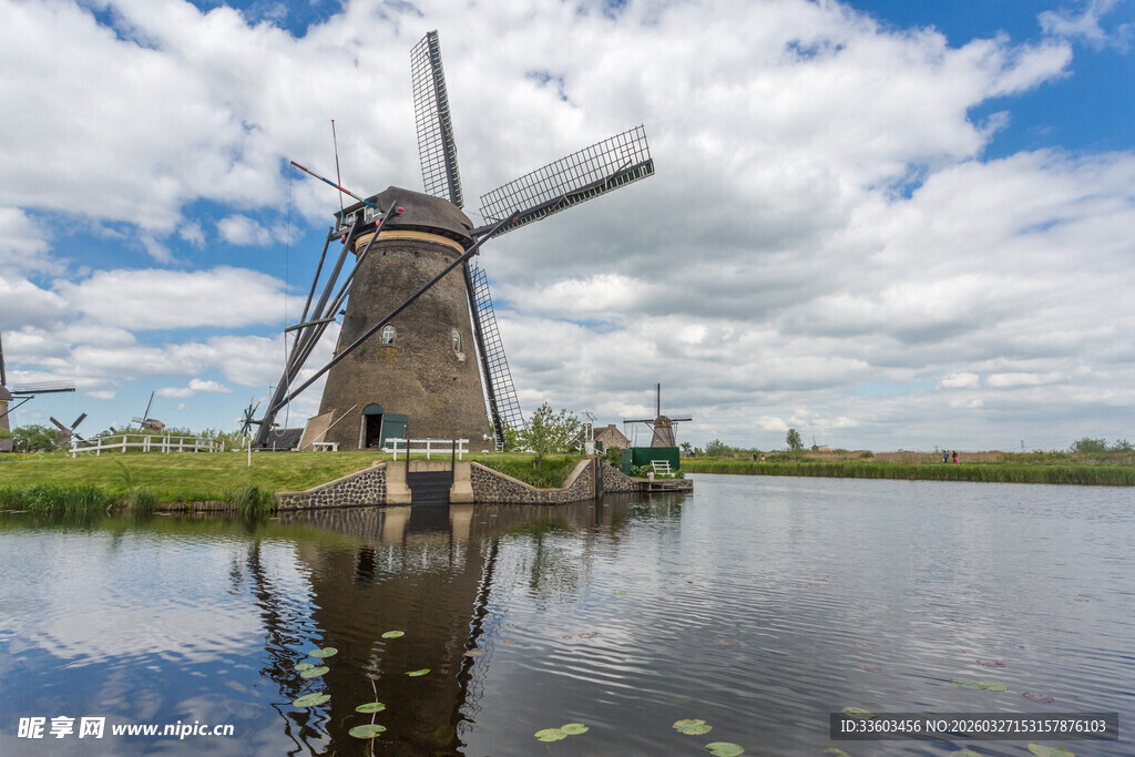 荷兰风车景观图