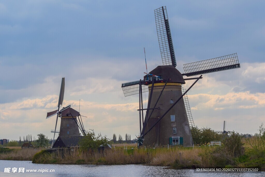 荷兰田园风车美景