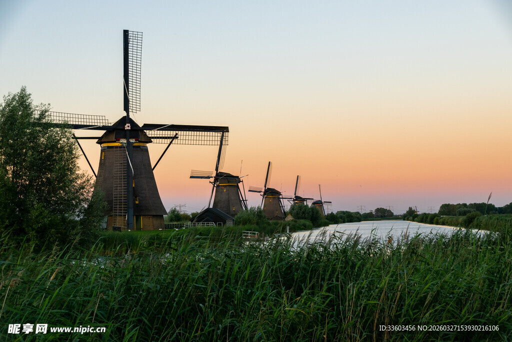 荷兰田园风车美景