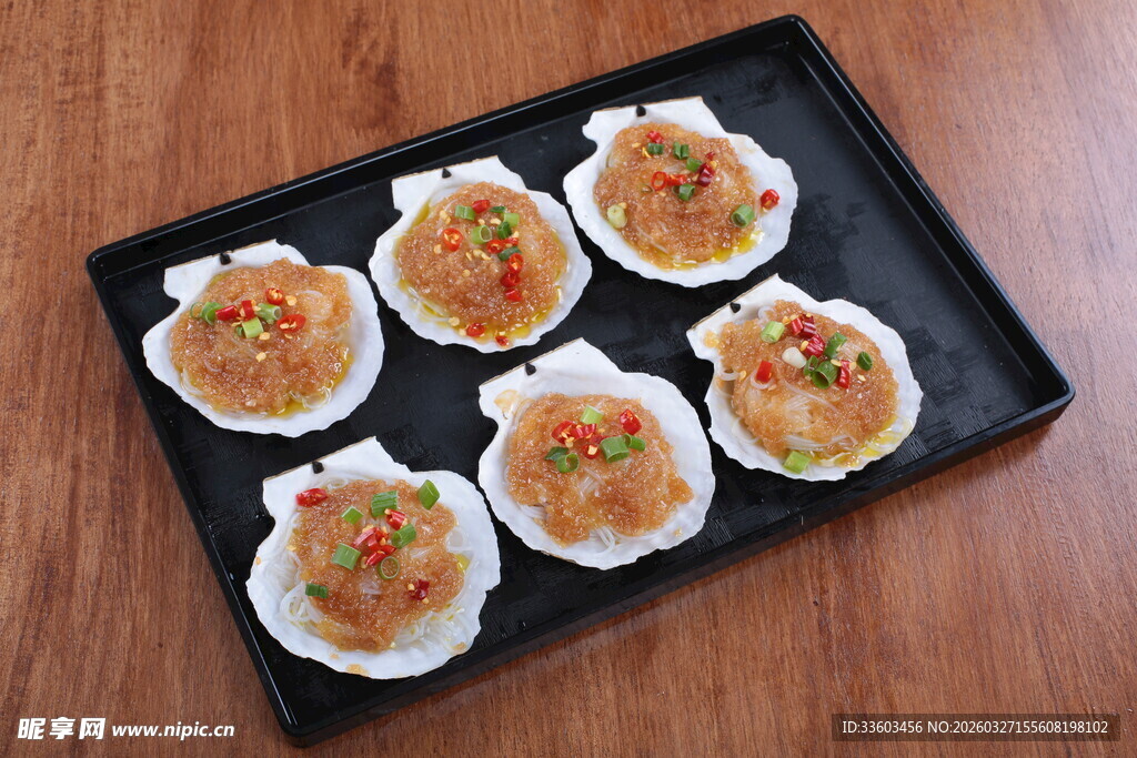 美味蒜蓉粉丝蒸扇贝