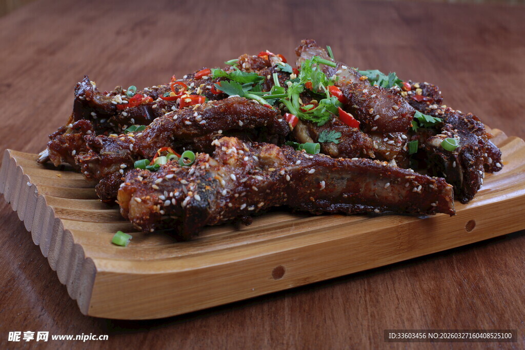 美味香辣烤排骨