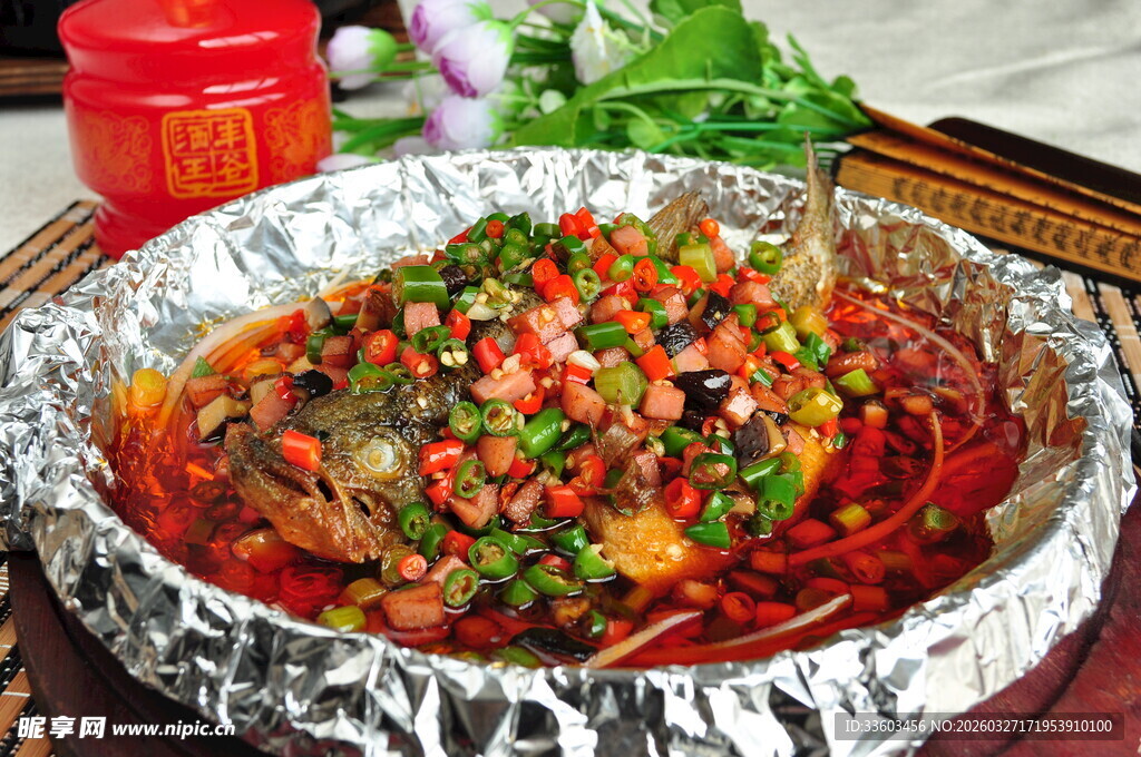 锡纸包裹的美味香辣烤鱼