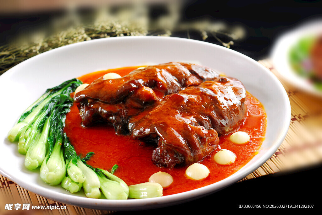 红烧肘子配时蔬