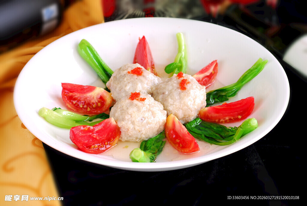 美味蔬菜肉丸摆盘