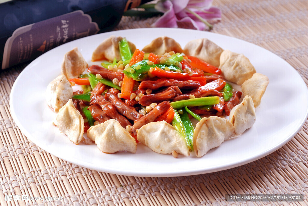 凉拌饺子配肉丝