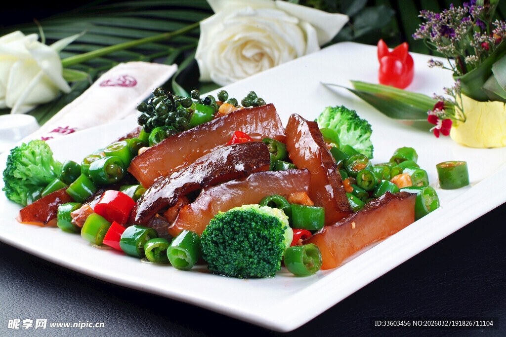 西兰花炒肉摆盘精致