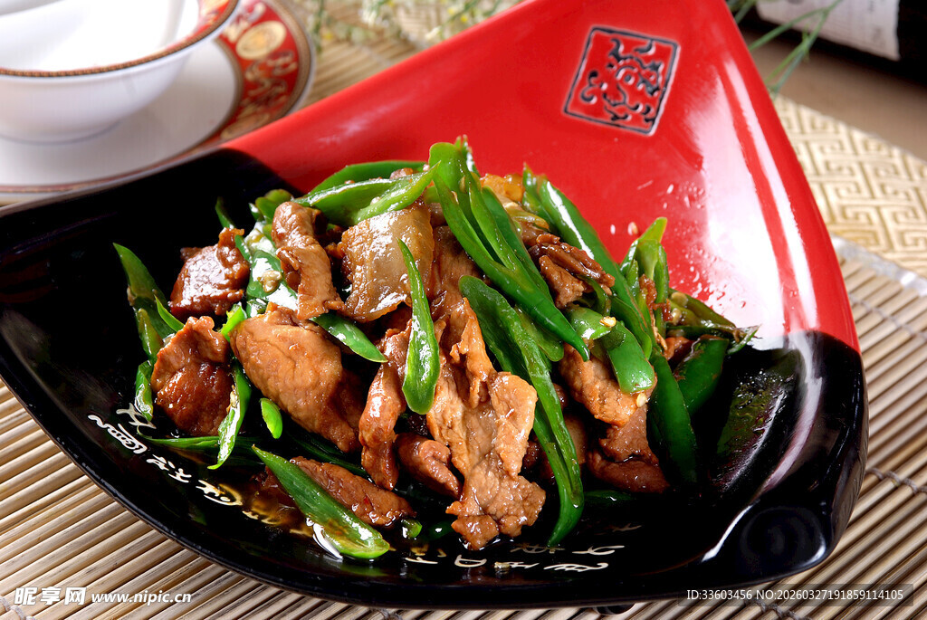 青椒炒肉美味菜肴