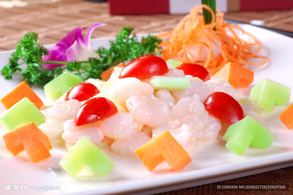 虾仁蔬果拼盘美味诱人