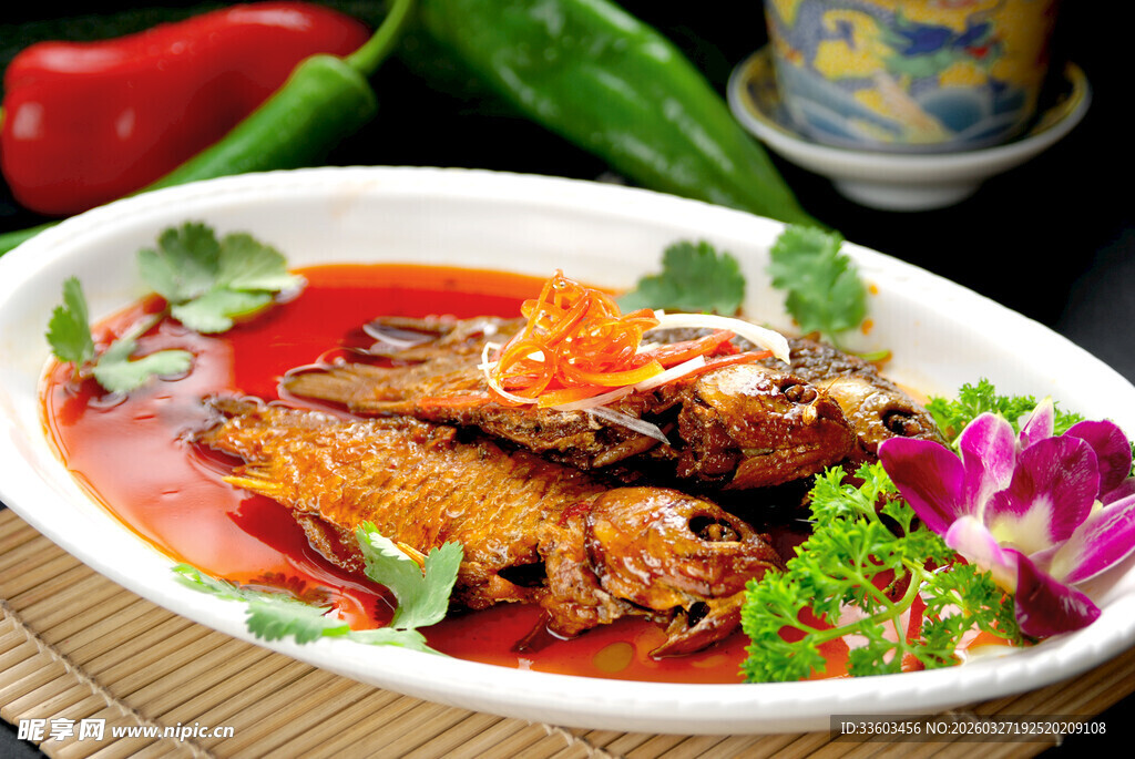 香辣美味红烧鱼摆盘精致