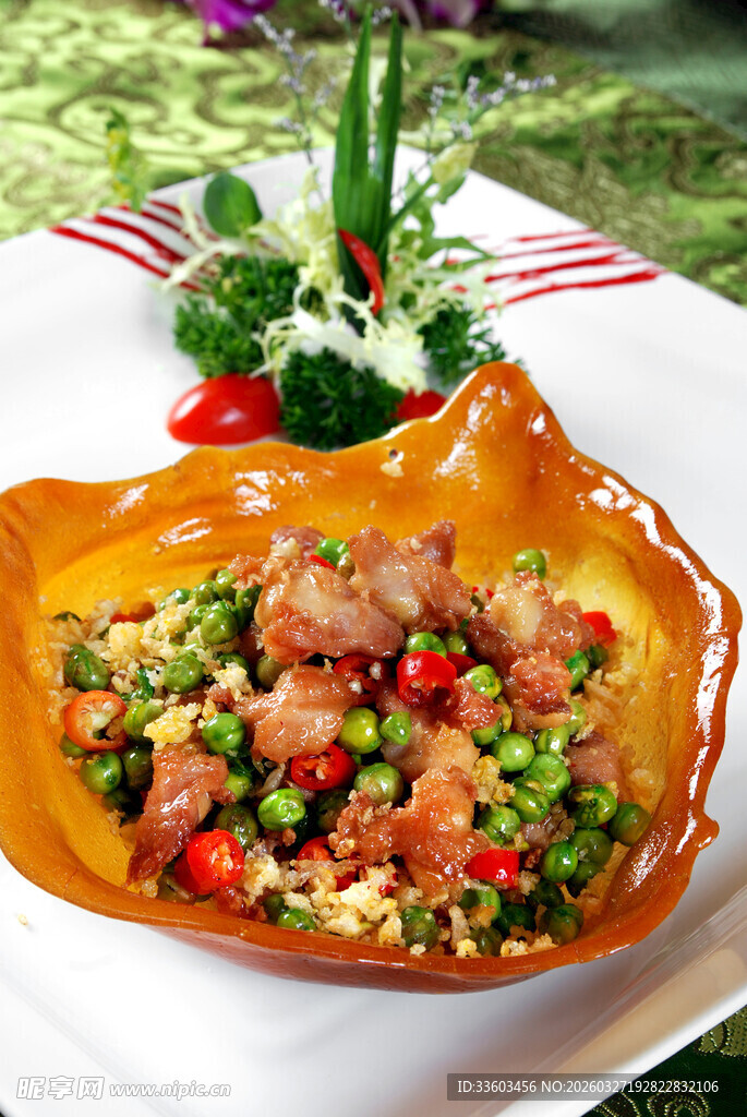 香脆盏中美味鸡肉粒