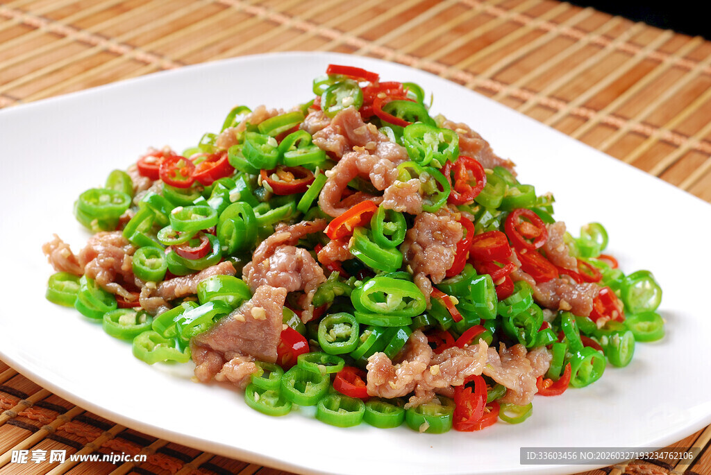 青椒红椒炒肉片