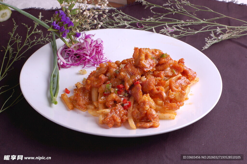 美味炒肉丝摆盘精致