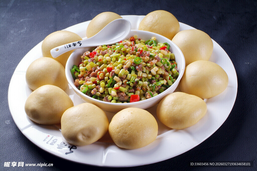 窝窝头配多彩小菜