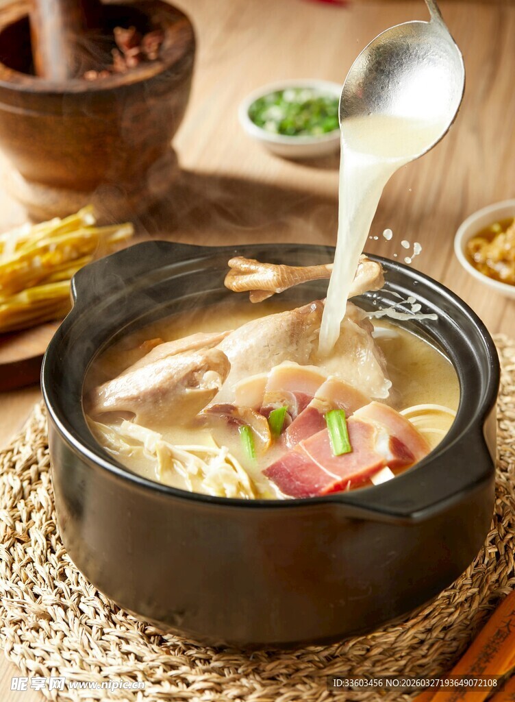 热气腾腾的美味火锅料理