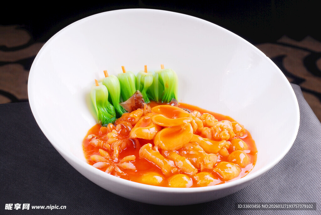 美味虾仁菜肴摆盘精致