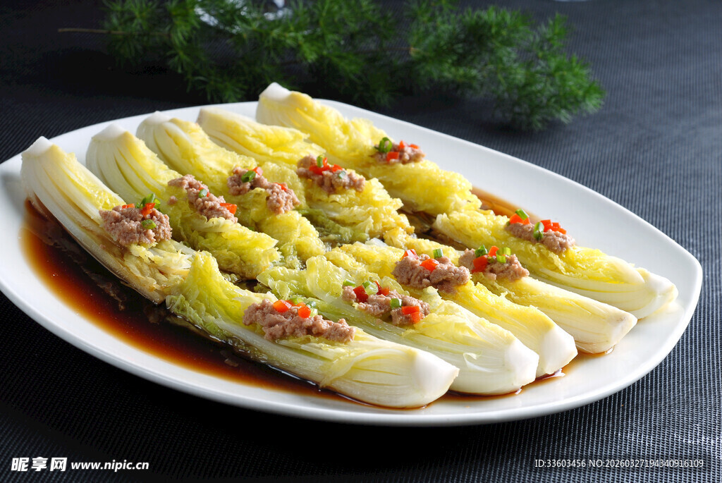 蒜蓉粉丝娃娃菜摆盘精致