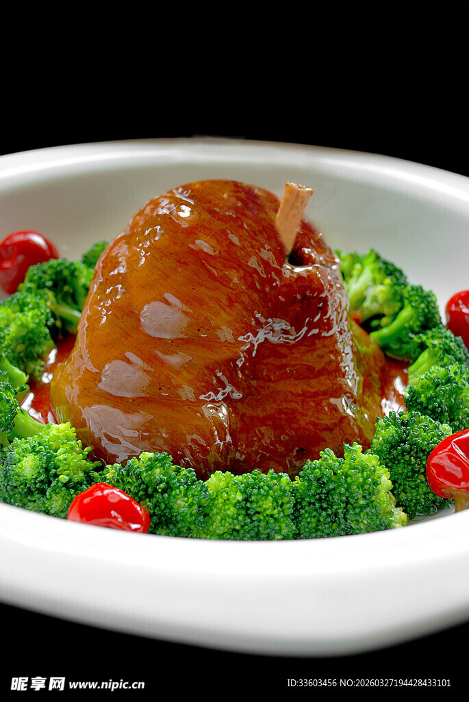 鲍汁扣辽参配西兰花