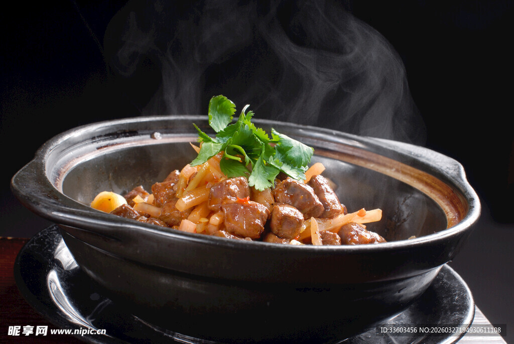 美味砂锅炖肉