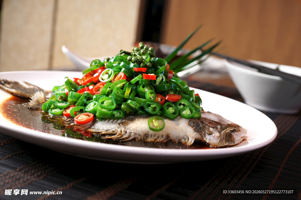 青椒葱花清蒸鱼