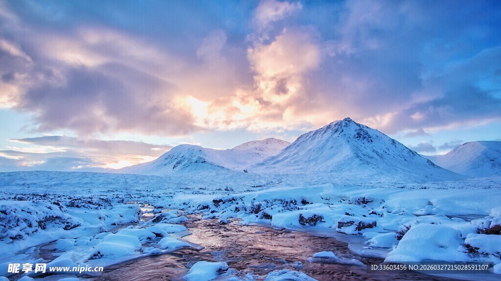 雪山壮丽日出美景