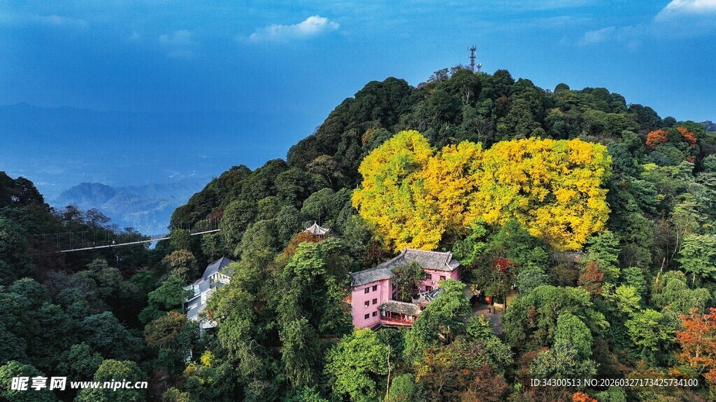 山林间的多彩景致