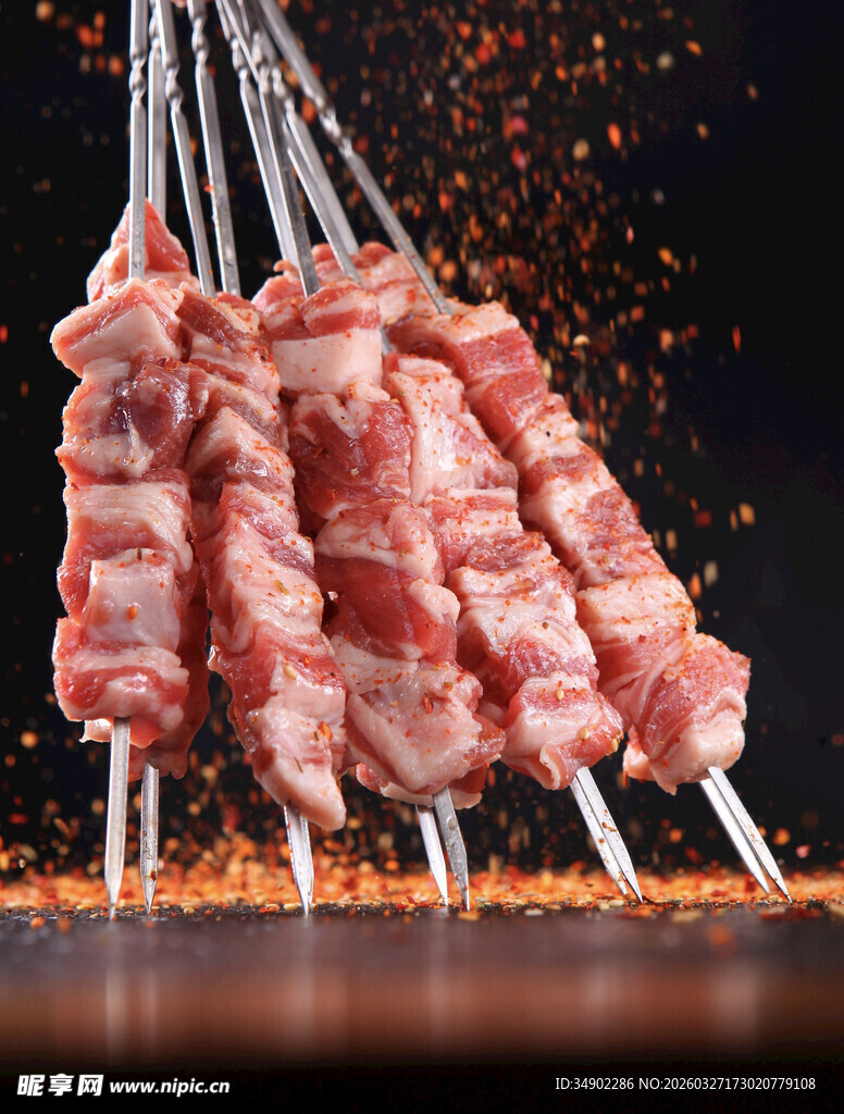 新鲜羊肉串