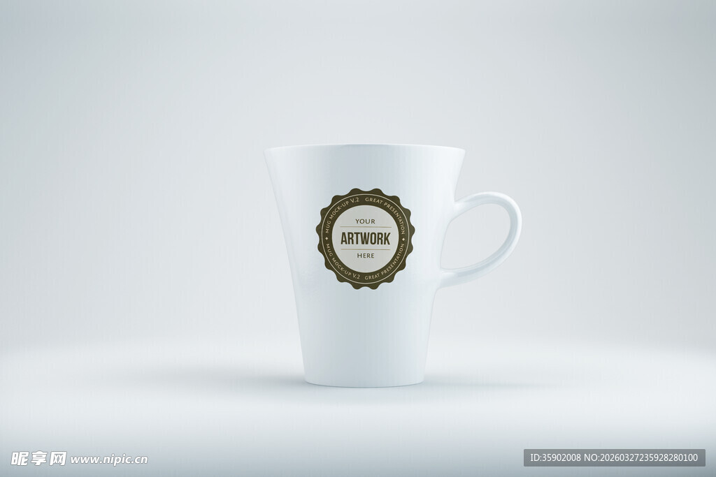 白色带标咖啡杯