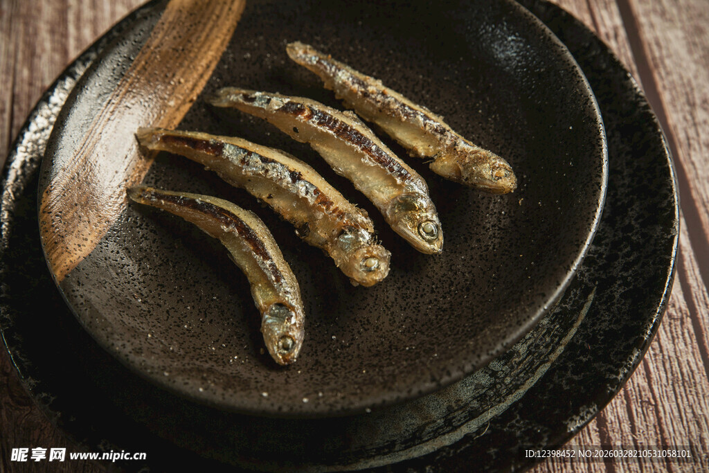 煎锅中的美味海肠