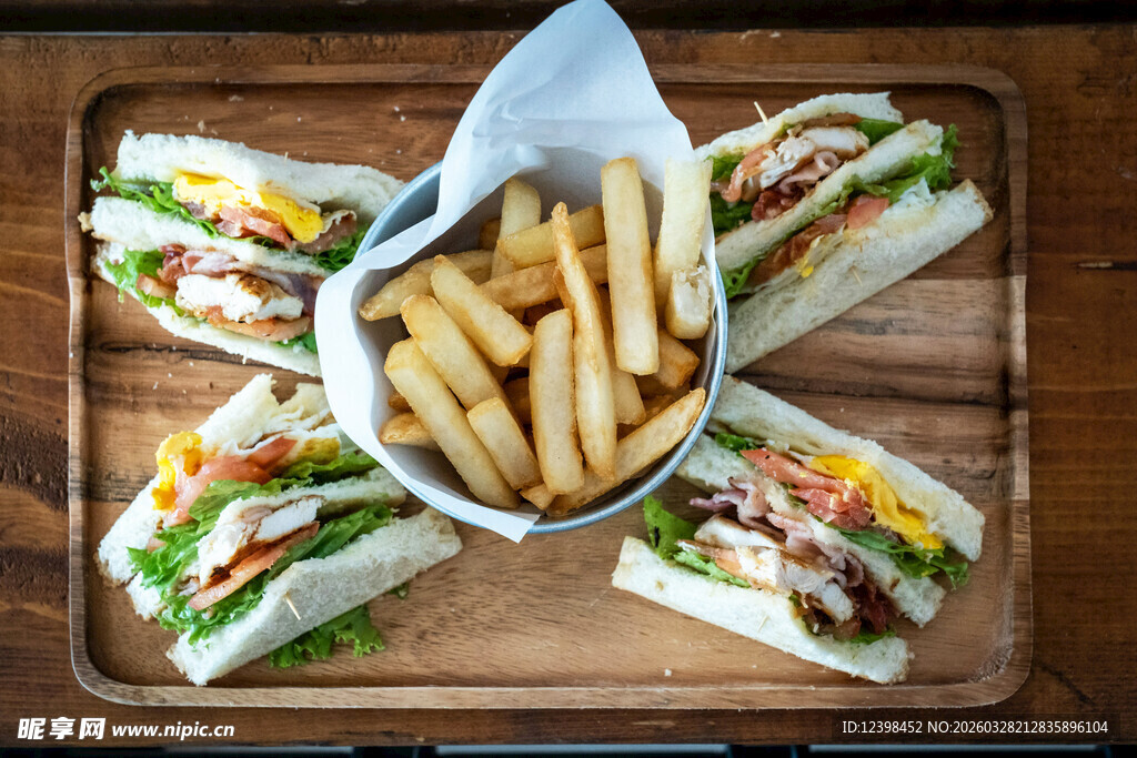 美味三明治配香脆薯条