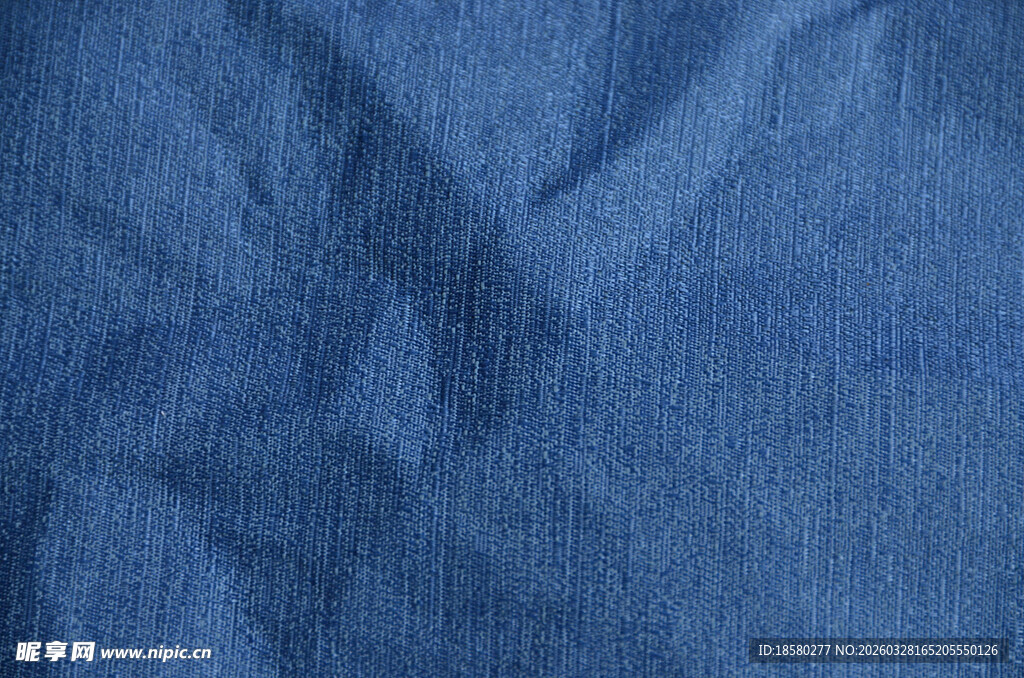 蓝色褶皱布料纹理特写