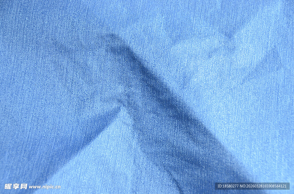 蓝色褶皱布料纹理特写