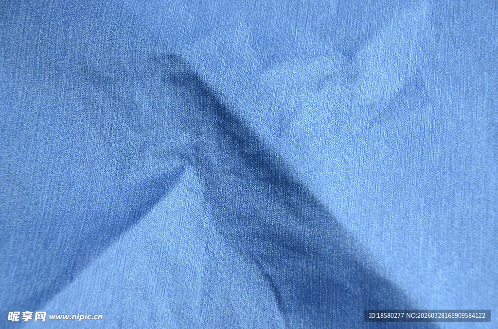 蓝色褶皱布料特写