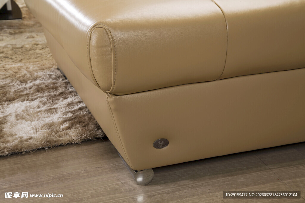 米色真皮沙发底部细节