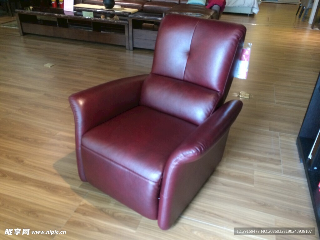 酒红色皮质单人休闲椅