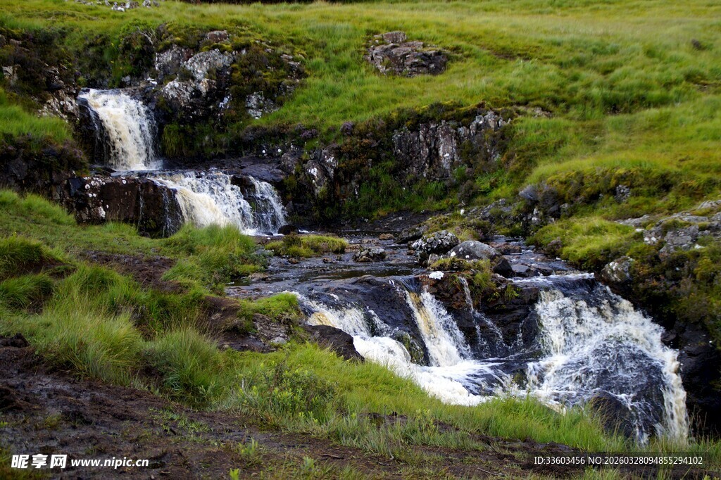 山间溪流瀑布景观