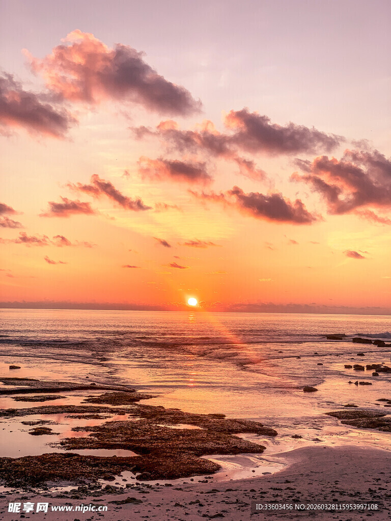 海边绝美日落景色